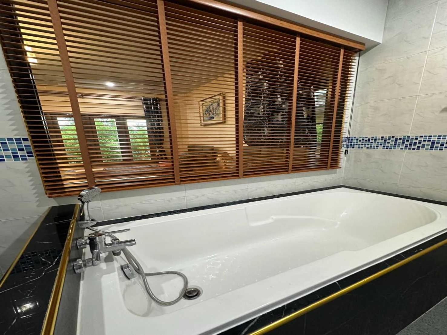 Capital O 75518 Baan Rose Resort Ao Luk Екстериор снимка