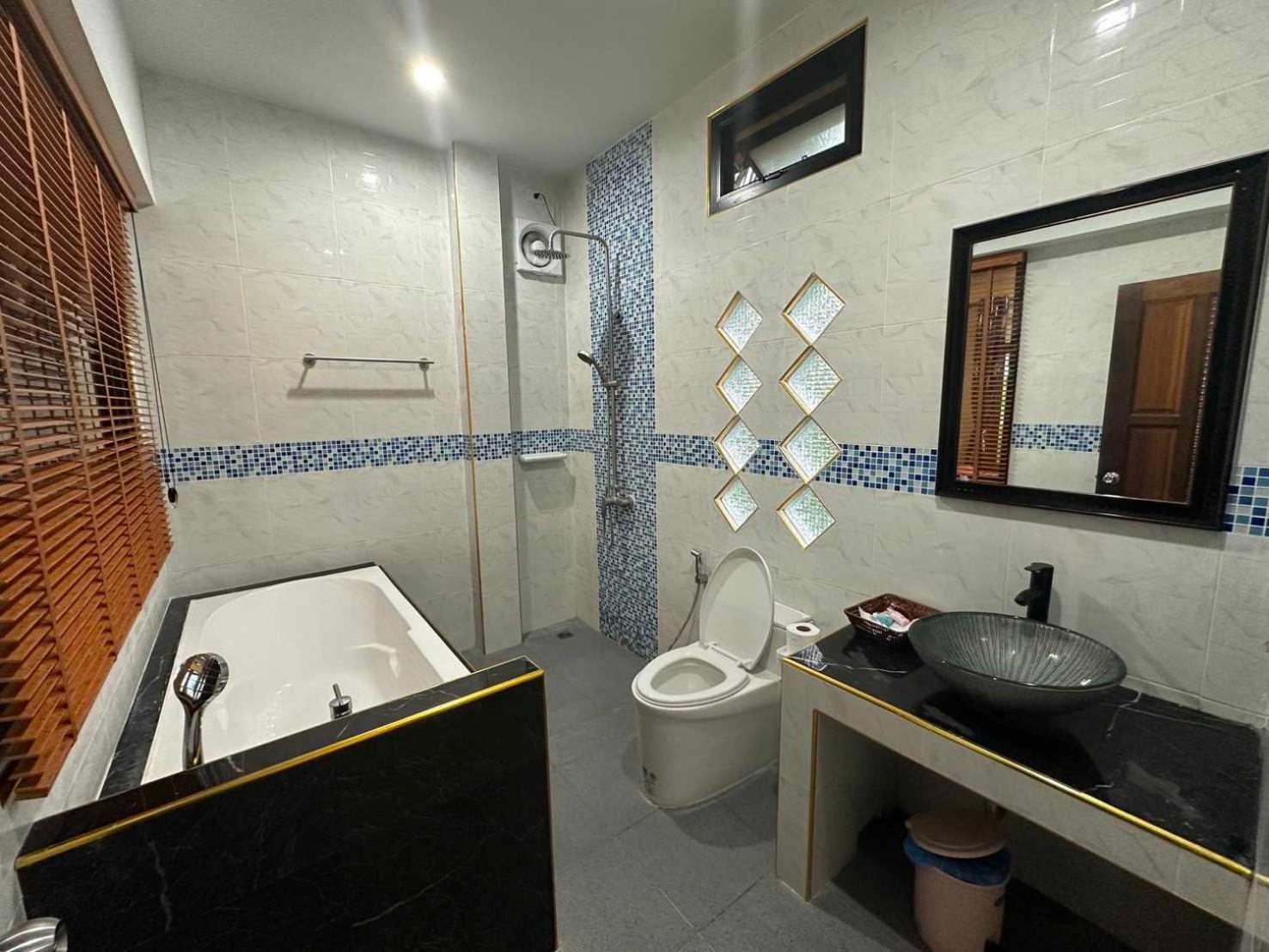 Capital O 75518 Baan Rose Resort Ao Luk Екстериор снимка