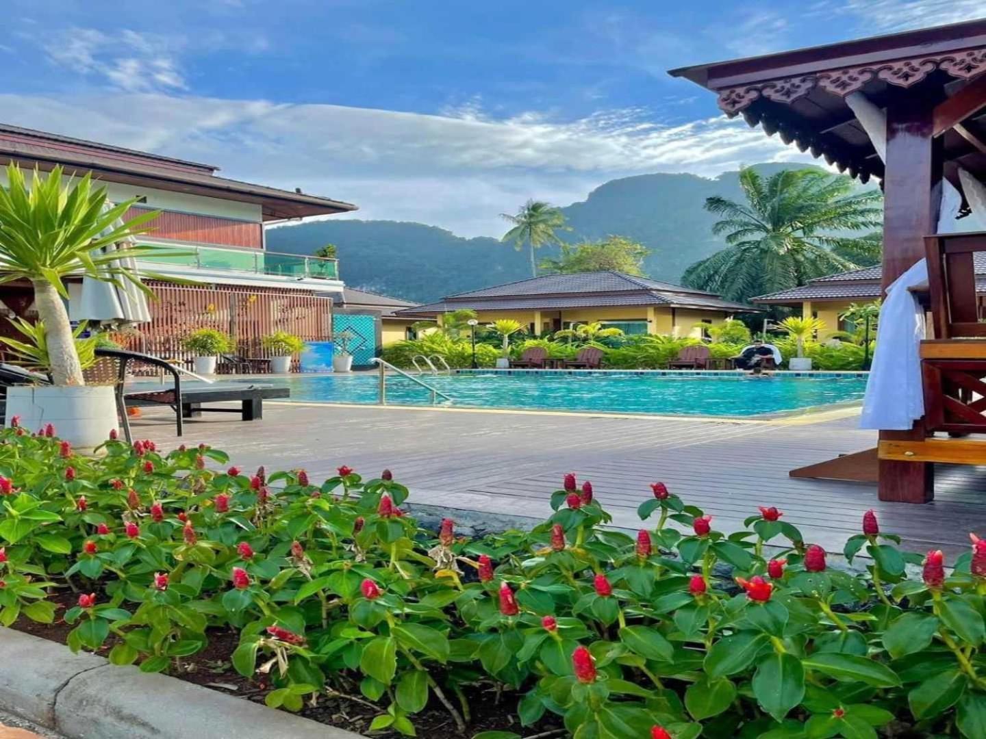 Capital O 75518 Baan Rose Resort Ao Luk Екстериор снимка