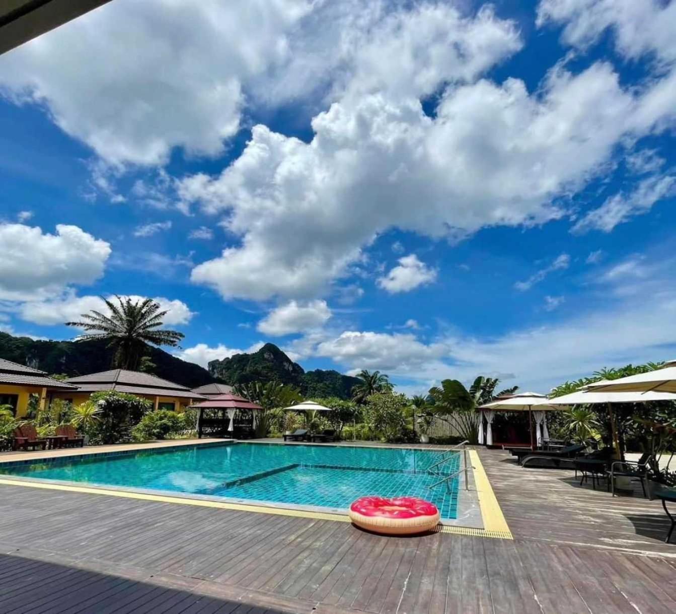 Capital O 75518 Baan Rose Resort Ao Luk Екстериор снимка